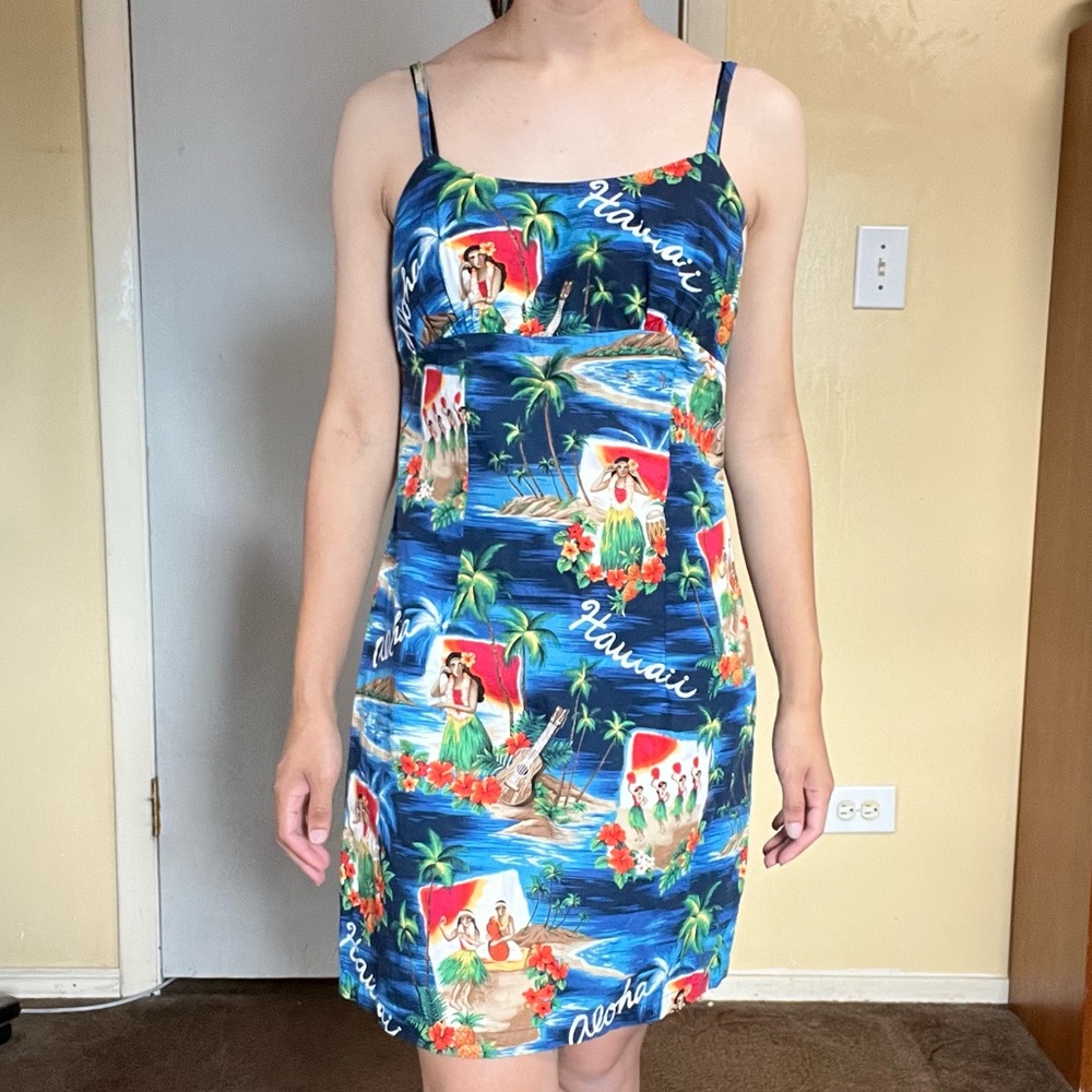 Naniloa Hawaiian Print Dress with Aloha Design Size Small
